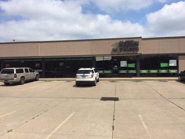 Retail Space-1600-1624 E. 11th Street: 1600-1624 E. 11th Street, Hutchinson, KS 67501